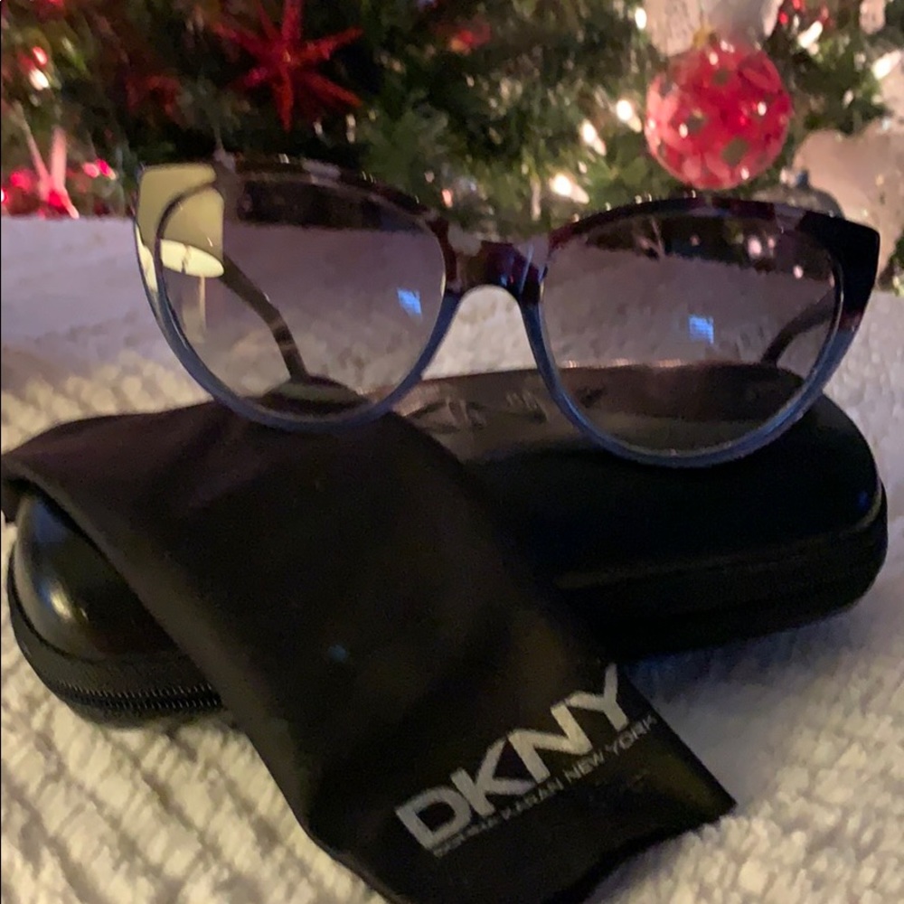 DKNY Blue Tortoise Sunglasses vintage